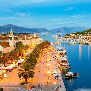 https://mimoza-trogir-21220.hotels-in-trogir.com