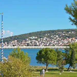 https://lux-trogir.hotels-in-trogir.com