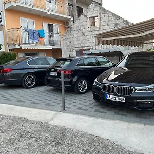 https://apartments-sara.hotels-in-trogir.com