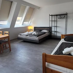 Tota , Viena Áustria